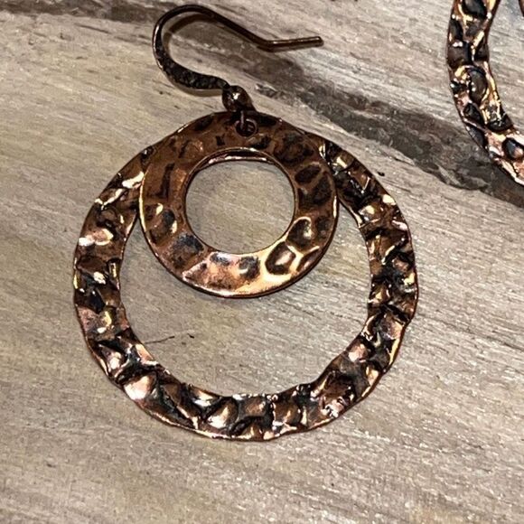 Hammered Double Rings Earrings Womens Copper Colored 11/2” drop Bohemian Classic - Picture 2 of 6